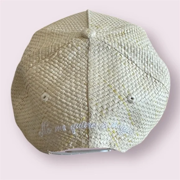 Bad Bunny Puerto Rico residence hat No Me Quiero Ir De Aqui - Picture 3 of 8